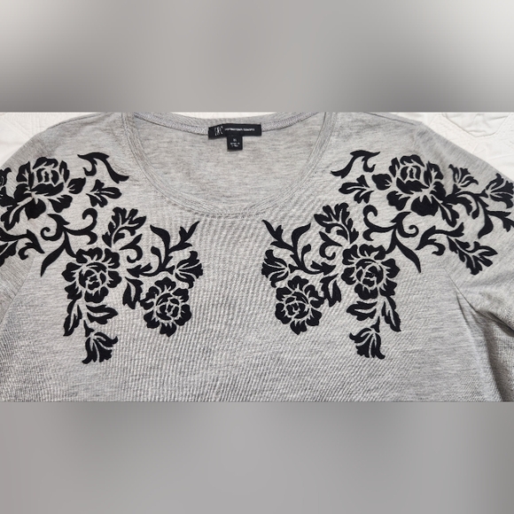 Sz XL INC International Concepts Heathered Grey T-Shirt with Black Appliqués - Picture 8 of 15